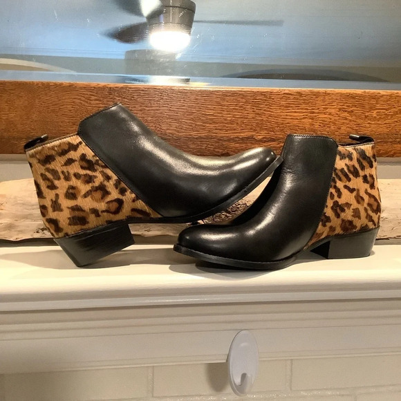 Journee Collection Signature Black and Animal Print Bootie Size 5.5 - Picture 6 of 8